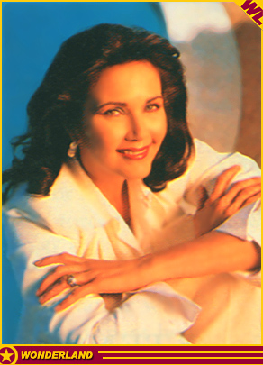 LYNDA CARTER -  1995 by Lang Communications, L.P.