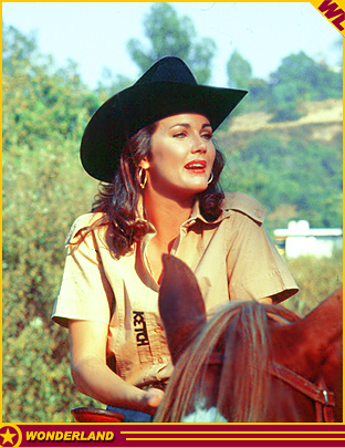 LYNDA CARTER -  1978 by Editorial Julio Korn S.A.C.I.F. /  2004 The Wonderland Collection.