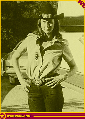 LYNDA CARTER -  1978 by Editorial Julio Korn S.A.C.I.F. /  2004 The Wonderland Collection.