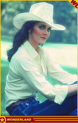 LYNDA CARTER -  1981 by Mario Casilli.