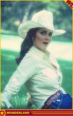 LYNDA CARTER -  1981 by Mario Casilli.