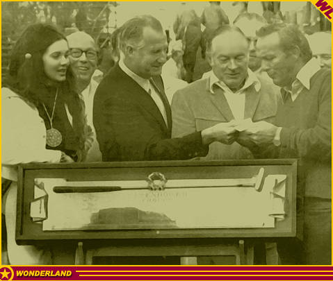PERSONAL PICTURES - © 1973 by AP Wirephoto.